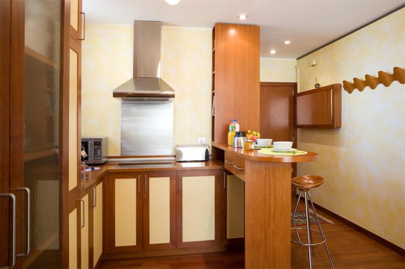 One-Bedroom Apartment image 3