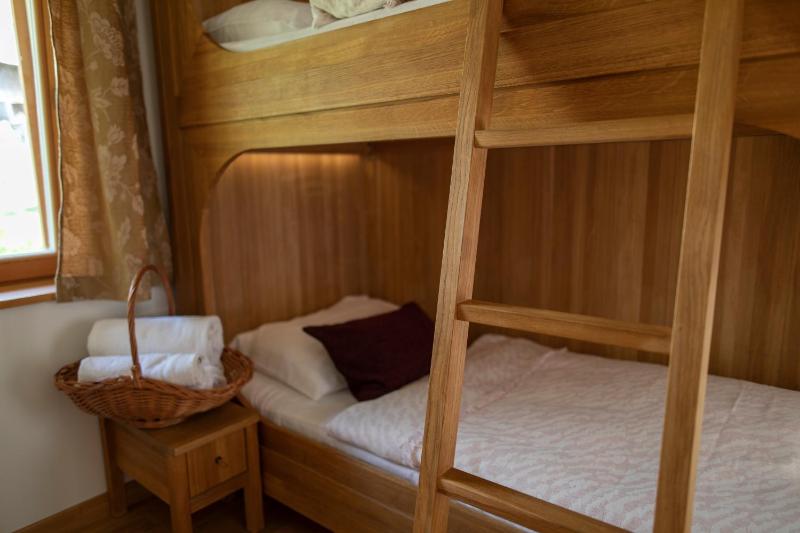 Three-Bedroom Apartment with Balcony and Lake View image 3