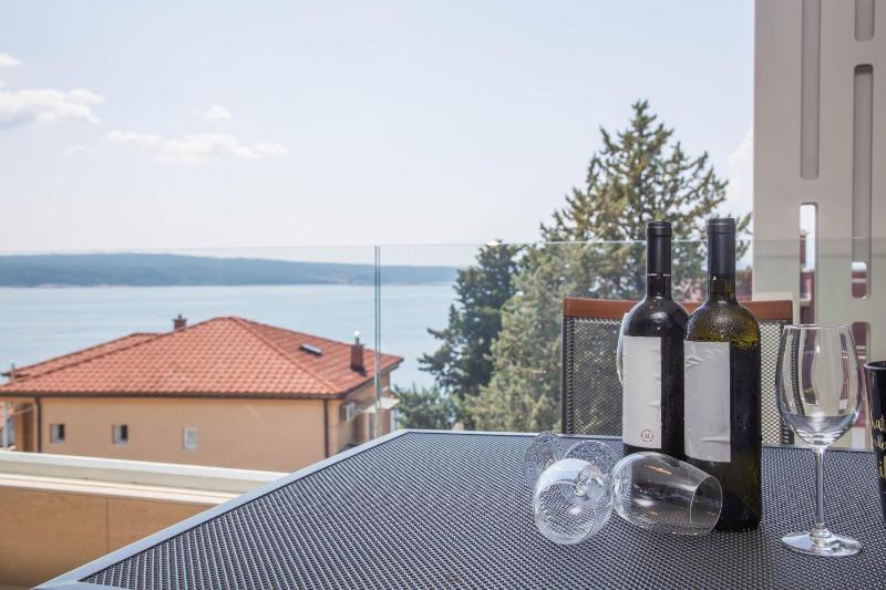 Apartment with Sea View image 3