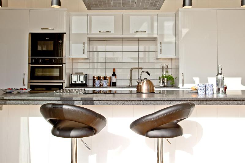 Two-Bedroom House image 4