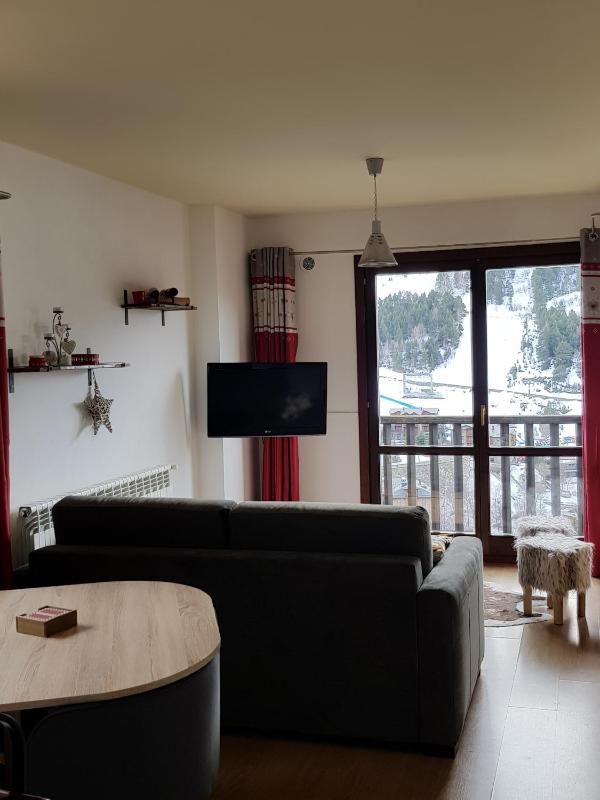 One-Bedroom Apartment image 2