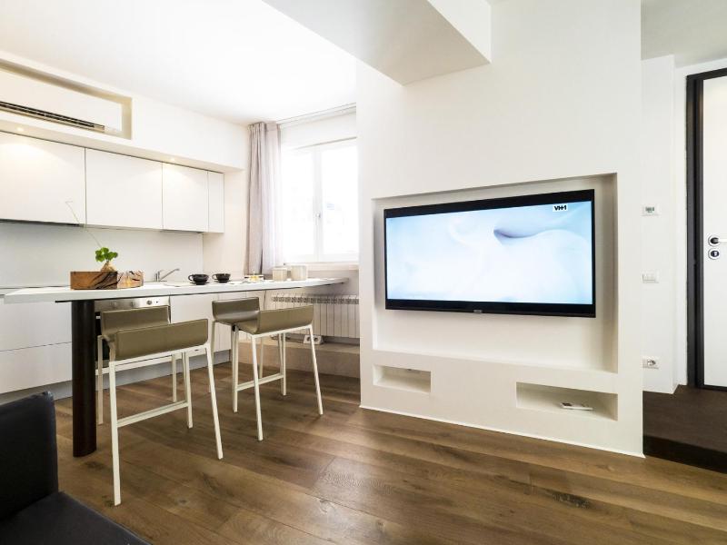 Gallery House - image 37
