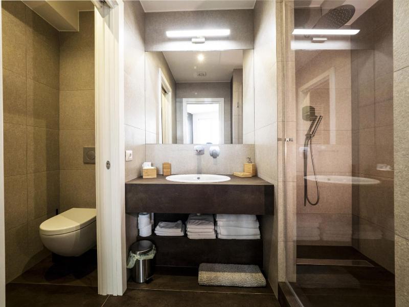 Suite with Private Bathroom image 4