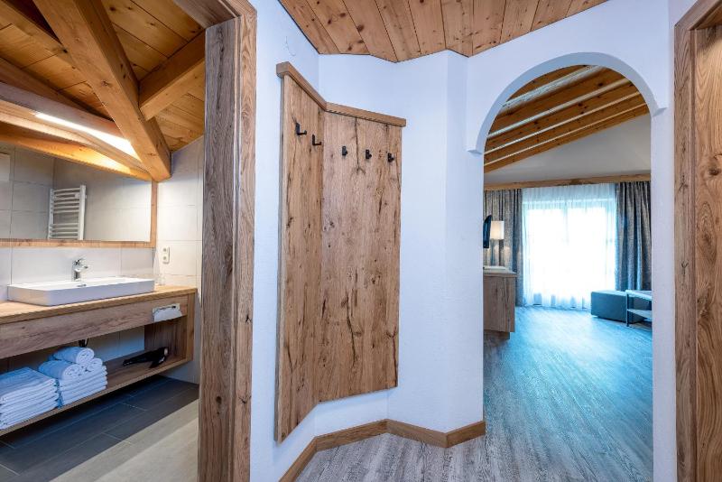 One-Bedroom Apartment image 2