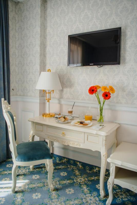 Superior Double or Twin Room image 4