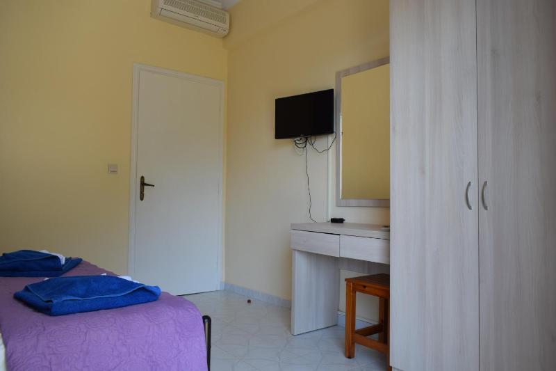 Deluxe Two-Bedroom Apartment (4 Adults) image 2