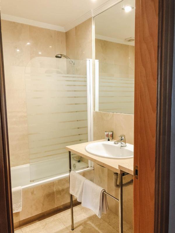 Twin Room image 2