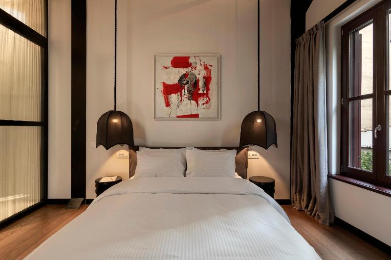 Superior Double or Twin Room with City View image 4