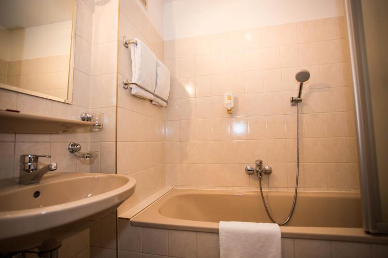 Double or Twin Room image 2
