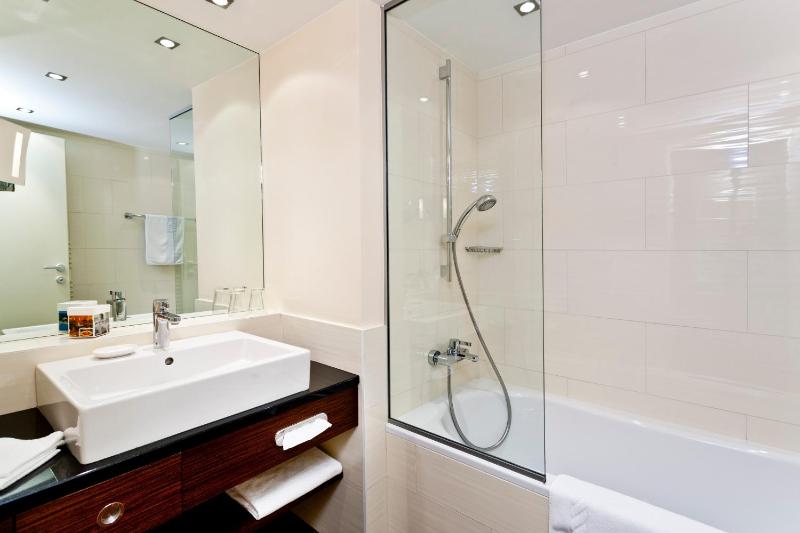 Junior Suite with Balcony image 3