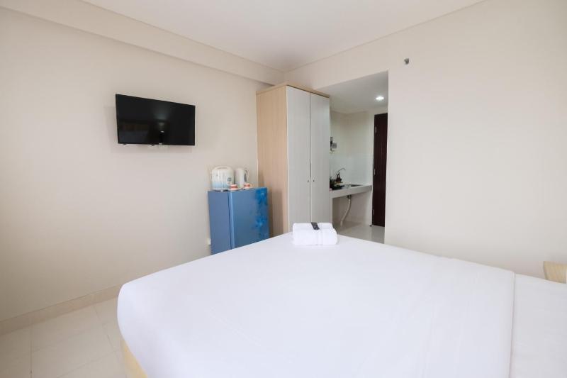 Cozy Studio with City View at Elvis Tower Apartment By Travelio - image 5
