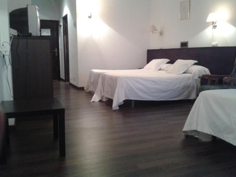 Double Room with Extra Bed (3 Adults) image 2