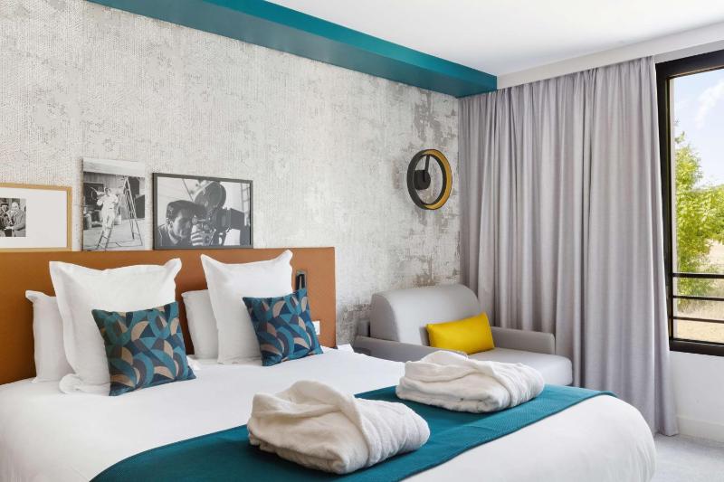 Triple Room (2 Adults + 1 Child) image 4