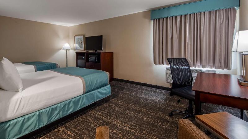 Queen Suite with Two Queen Beds and Sofa Bed  image 2