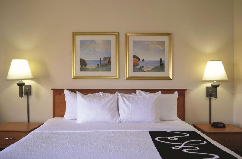 La Quinta Inn & Suites by Wyndham Tampa Fairgrounds - Casino - image 3