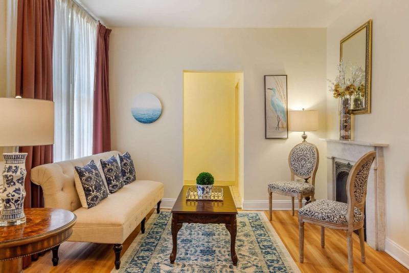 Executive King Suite with Two King Beds - Non-Smoking image 3