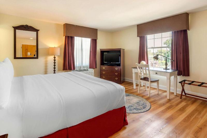 King Room - Non-Smoking image 2