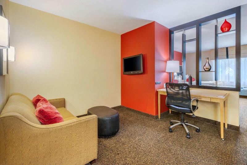 Queen Suite with Two Queen Beds