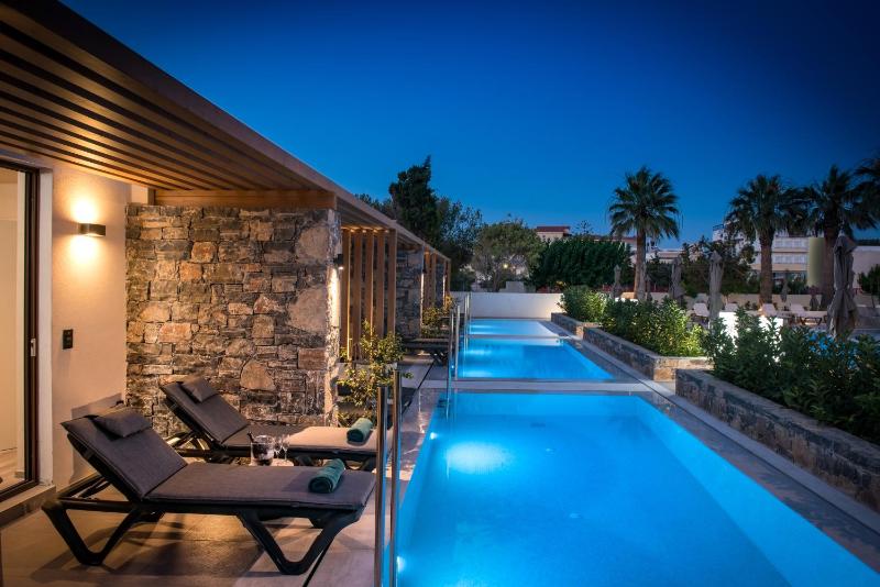 Executive Junior Suite with Shared Pool image 3