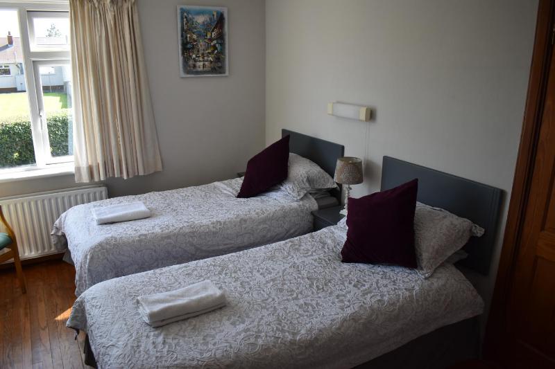 Twin Room image 4