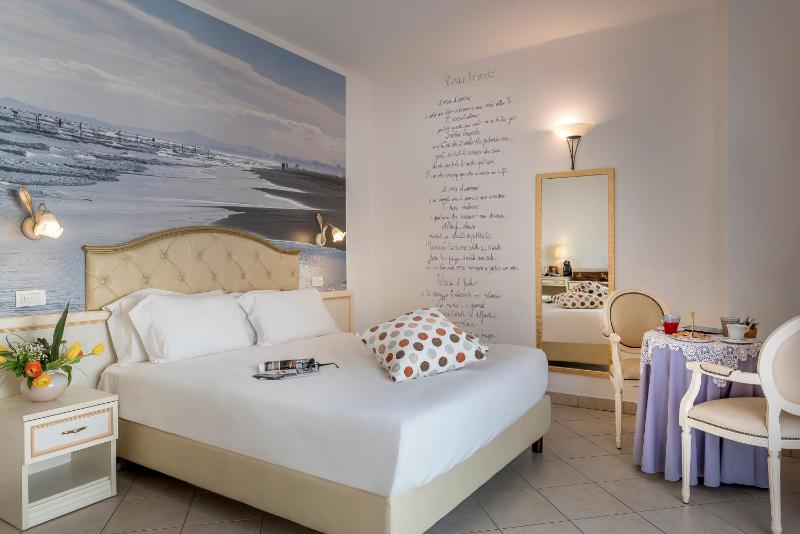 Junior Suite with Balcony image 1
