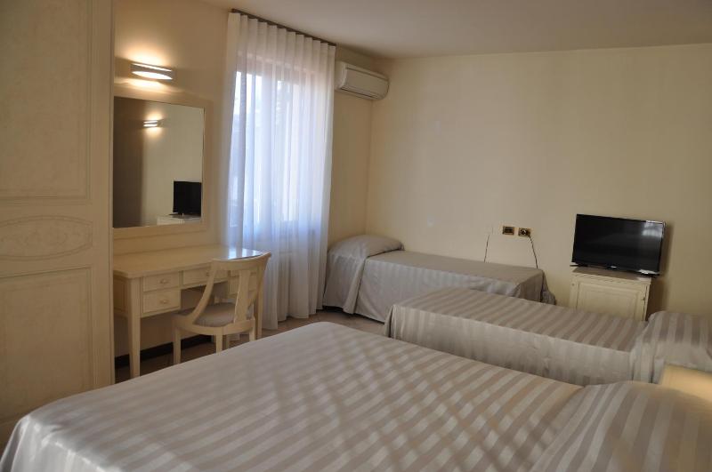Quadruple Room image 3