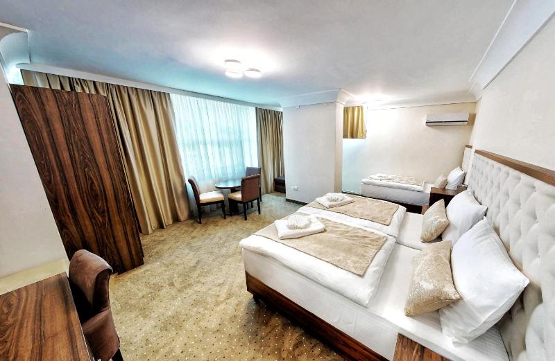 Deluxe Double Room image 2