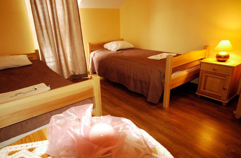Twin Room image 4