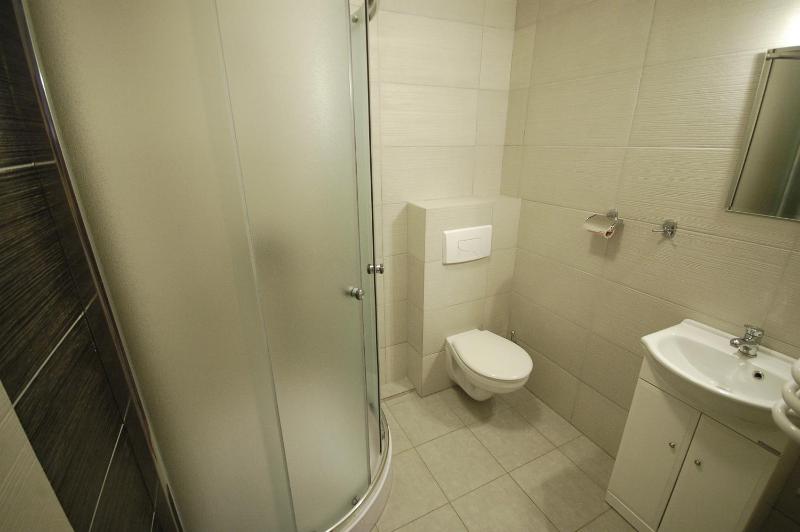 Twin Room image 3