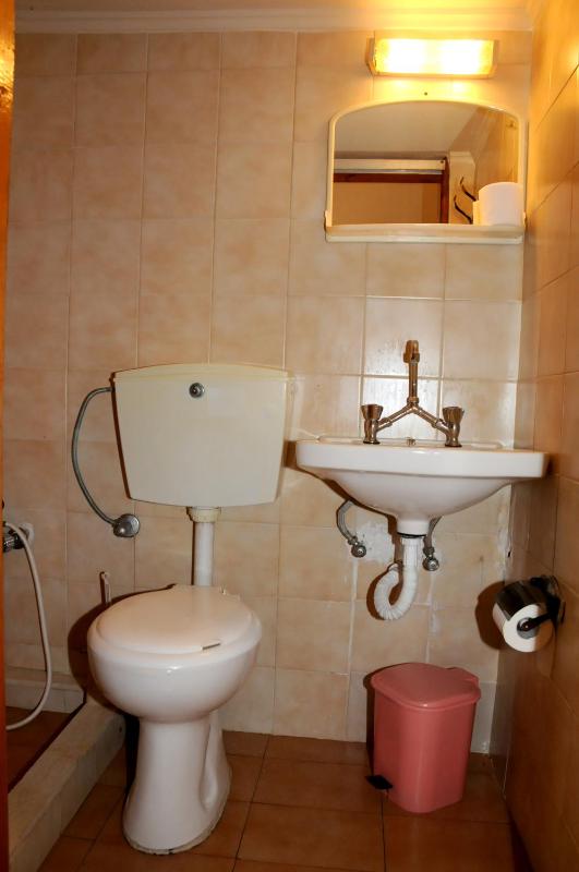 Budget Double Room image 3