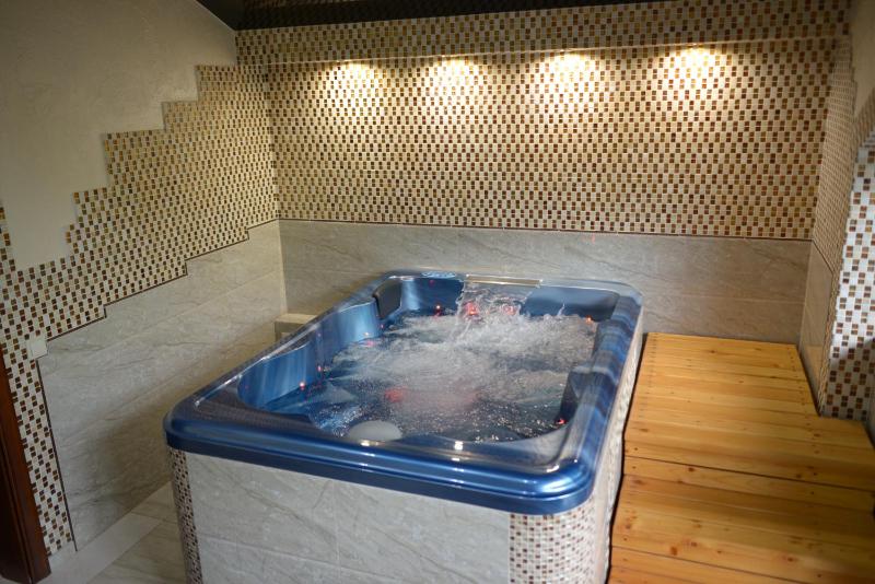 Suite with Spa Bath image 3