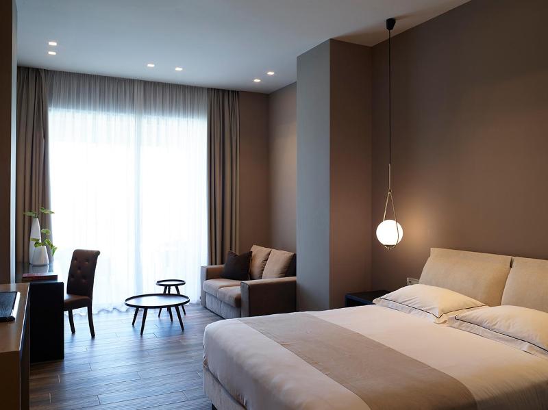 Pelagos Suites Hotel & Spa - image 9