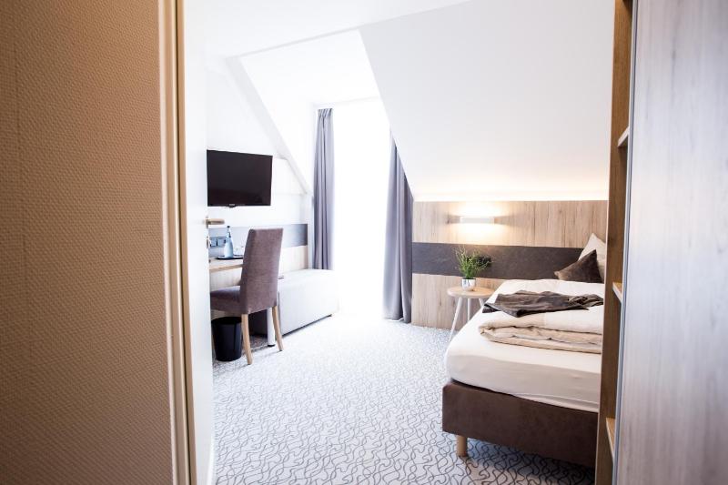 Single Room image 3