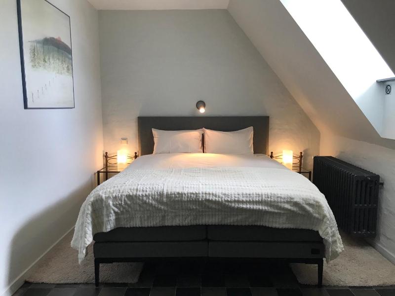 Standard Double Room image 2