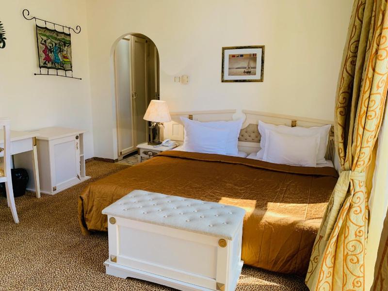 Economy Double Room image 3