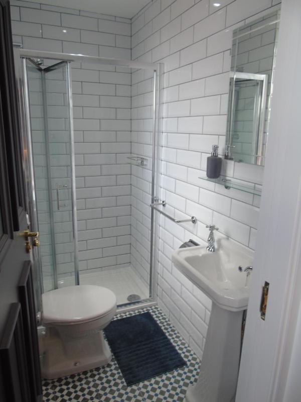 Double Room image 3