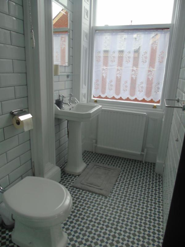 Superior King Room image 3