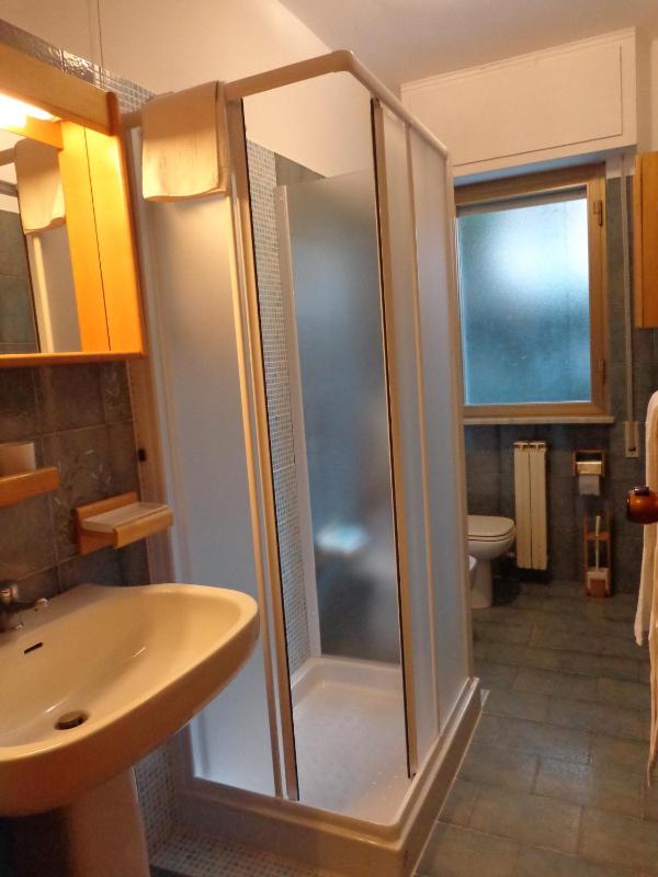 One-Bedroom Apartment (5 Adults) image 2