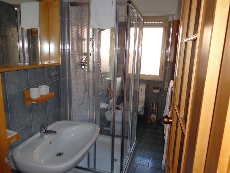 One-Bedroom Apartment image 3