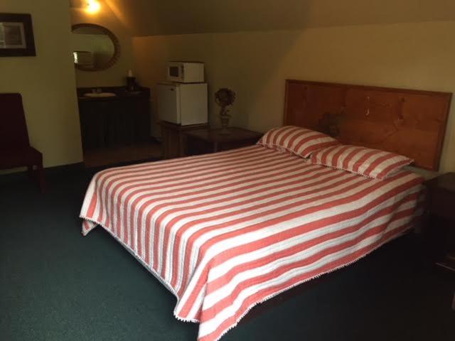 Deluxe Double Room with Balcony image 3