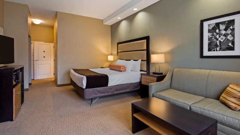 King Room with Sofa Bed and Bath Tub - Disability Access/Non-Smoking image 2