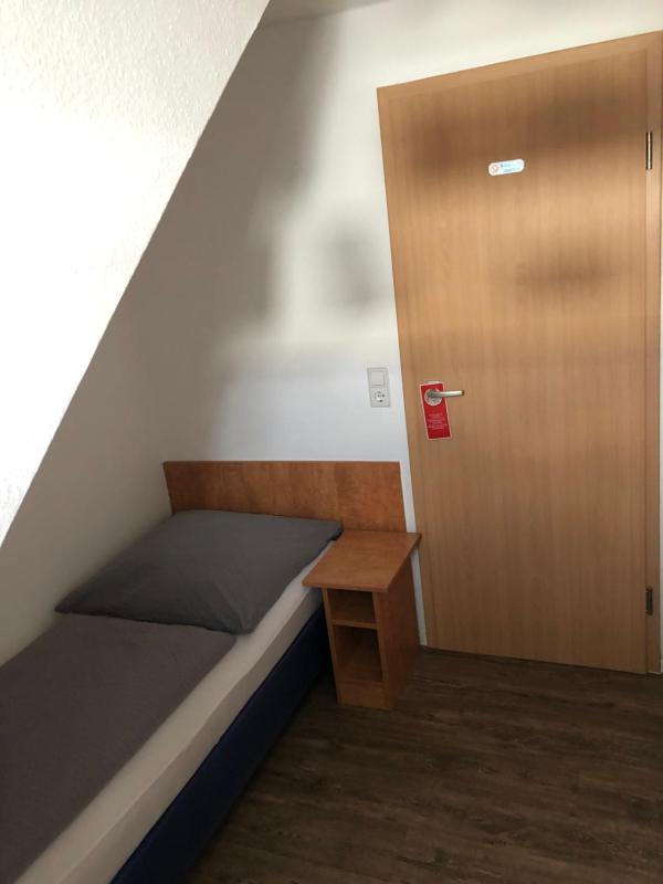 Small Single Room image 4