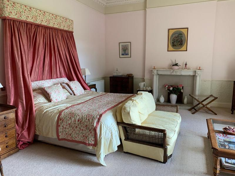 Deluxe Double Room with Balcony image 3