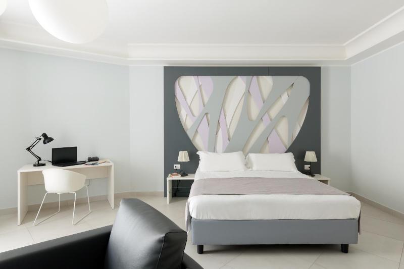 One-Bedroom Apartment image 4