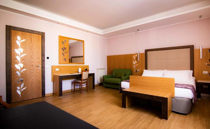 Quadruple Room with View image 4