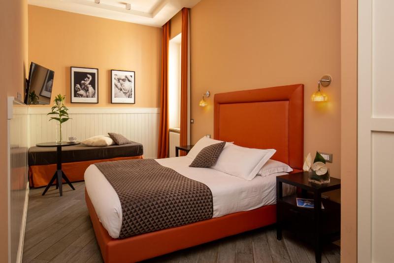 Deluxe Double Room image 2
