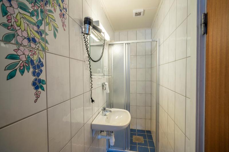 Double Room with Garden View image 4