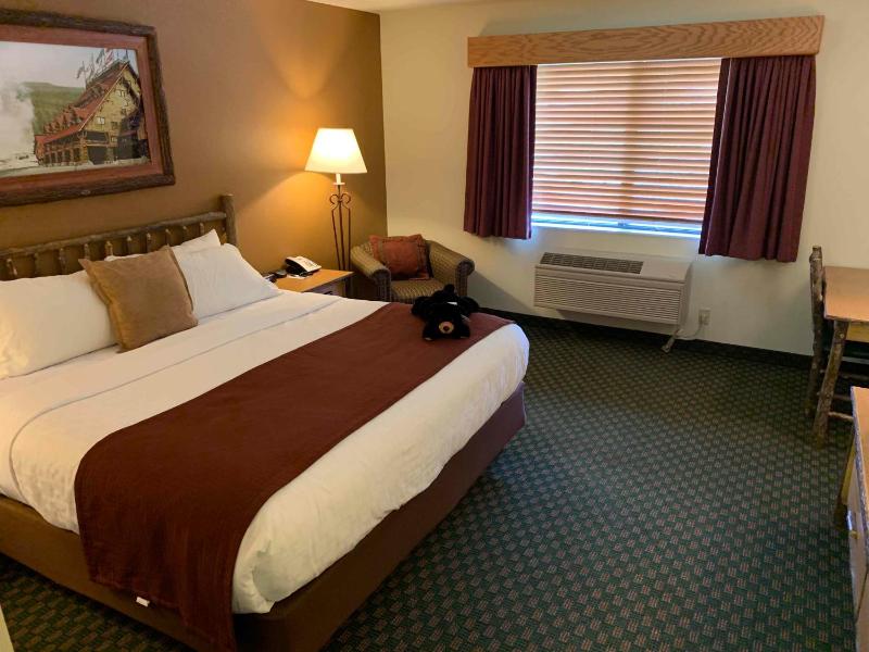 King Suite with Sofa Bed - Non-Smoking image 3