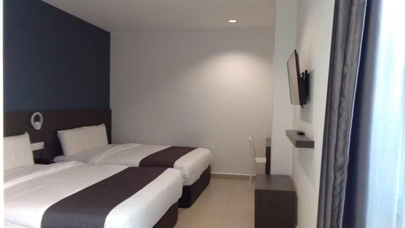 1 Hotel Signature - image 19