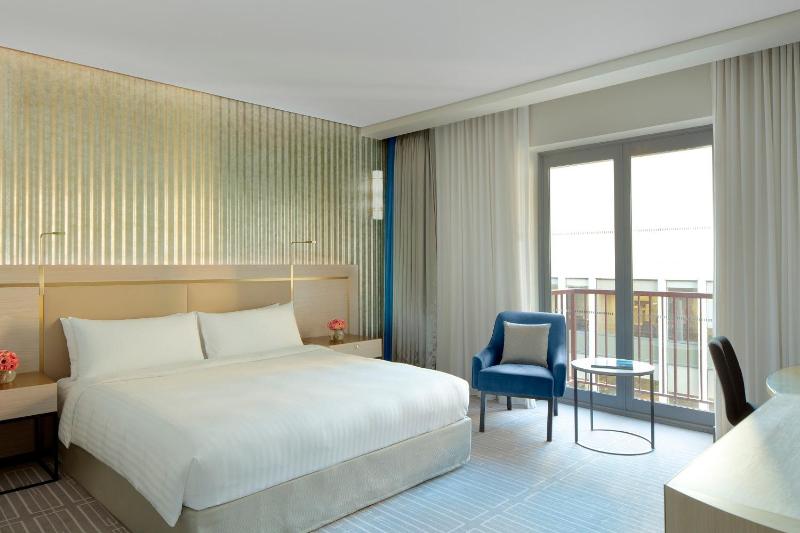 Deluxe Double Room with Balcony image 3